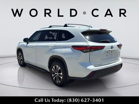 Used 2020 Toyota Highlander XLE FWD image 9