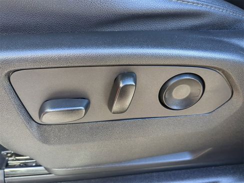 Used 2022 Chevrolet Tahoe Z71 w/ Luxury Package image 20