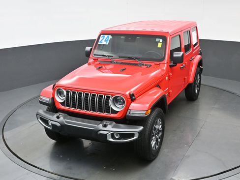 Used 2024 Jeep Wrangler Sahara image 32