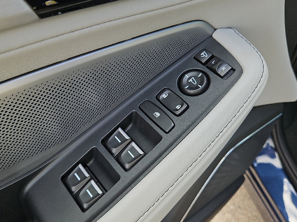 Certified 2026 Acura MDX w/ Technology Package FWD image 20