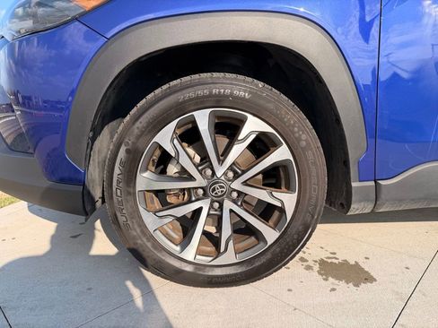 Used 2022 Toyota Corolla Cross XLE w/ Convenience Package image 10