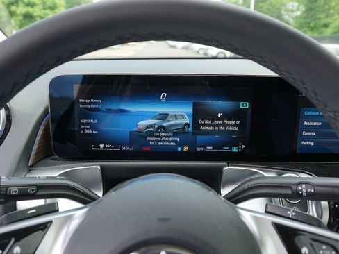 Used 2025 Mercedes-Benz GLB 250 image 26