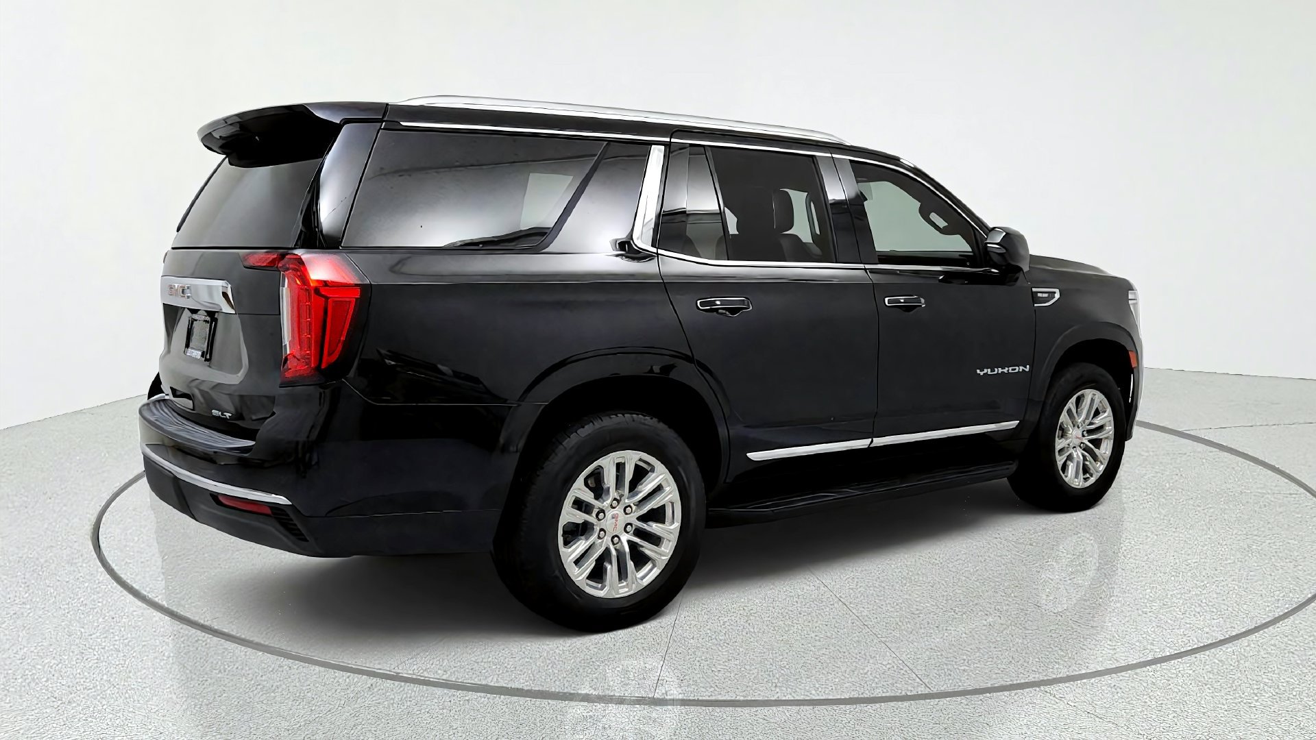 Used 2023 GMC Yukon SLT w/ SLT Premium Package AWD/4WD image 5