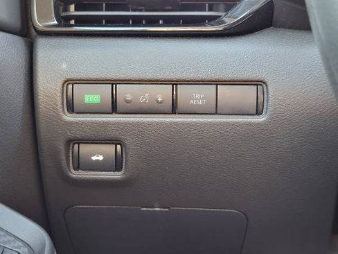 Used 2024 Nissan Sentra SV FWD image 13