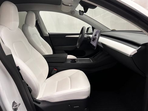 Used 2025 Tesla Model Y Long Range AWD/4WD image 17