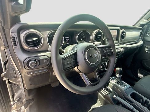 Used 2023 Jeep Wrangler Unlimited AWD/4WD image 12