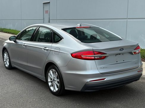 Used 2020 Ford Fusion SE FWD image 4