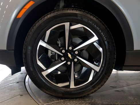 Used 2025 Chevrolet Equinox EV LT w/ Comfort Package image 10