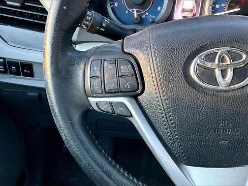 Used 2018 Toyota Sienna XLE w/ XLE Navigation Package image 17