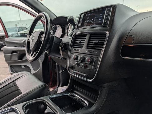 Used 2018 Dodge Grand Caravan SXT w/ Blacktop Package image 24