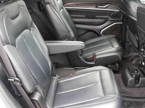 Used 2022 Jeep Grand Cherokee L Limited w/ Black Appearance Package AWD/4WD image 19