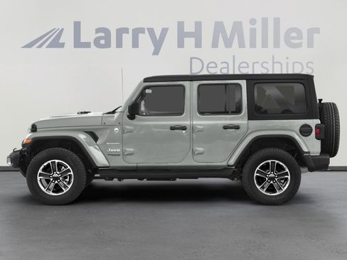 Used 2018 Jeep Wrangler Unlimited Sahara AWD/4WD image 3