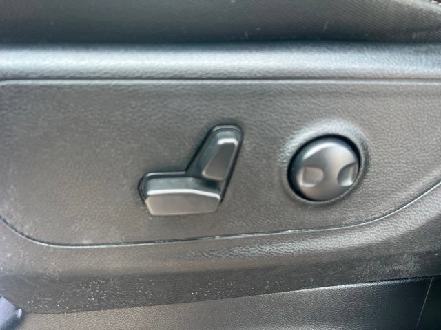Used 2022 RAM 1500 4x4 Crew Cab image 26