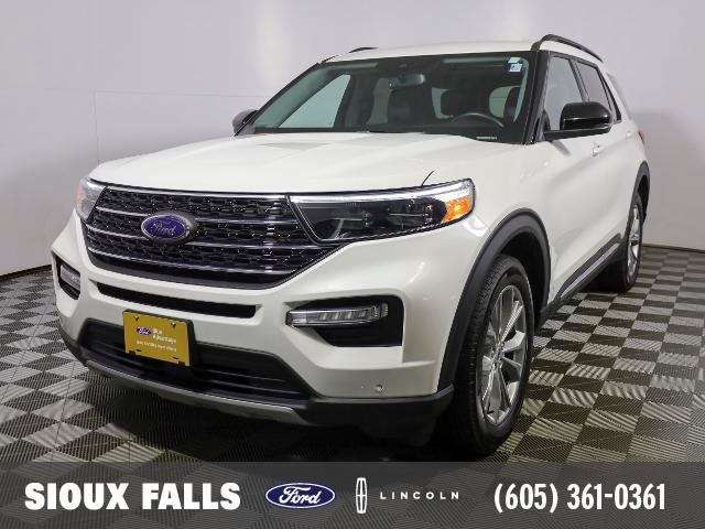 Certified 2024 Ford Explorer XLT w/ Equipment Group 202A AWD/4WD image 1
