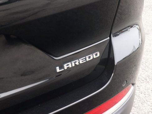 Used 2023 Jeep Grand Cherokee Laredo image 7