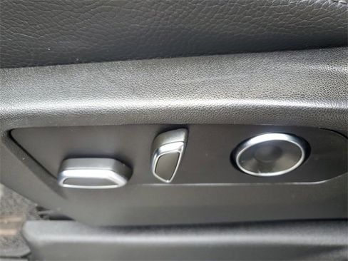 Used 2021 GMC Yukon XL Denali w/ Denali Premium Package image 22