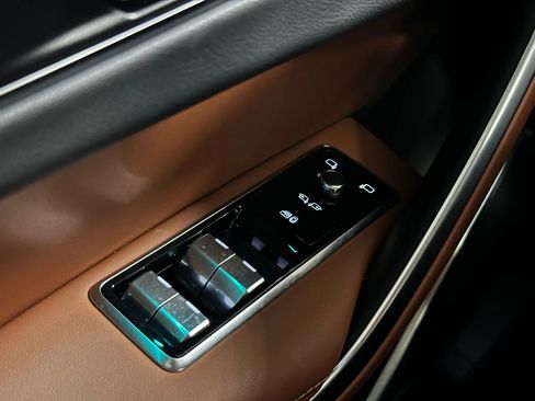 Used 2025 Jaguar F-PACE R-Dynamic S image 33