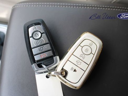 Used 2022 Ford Explorer Platinum image 11