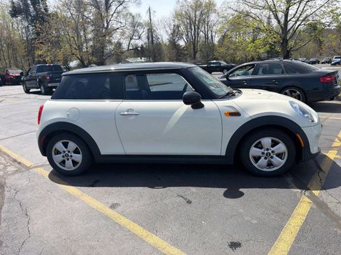 Used 2017 MINI Cooper 2-Door Hardtop FWD image 4