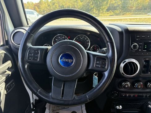 Used 2015 Jeep Wrangler Unlimited Sahara w/ Connectivity Group image 30