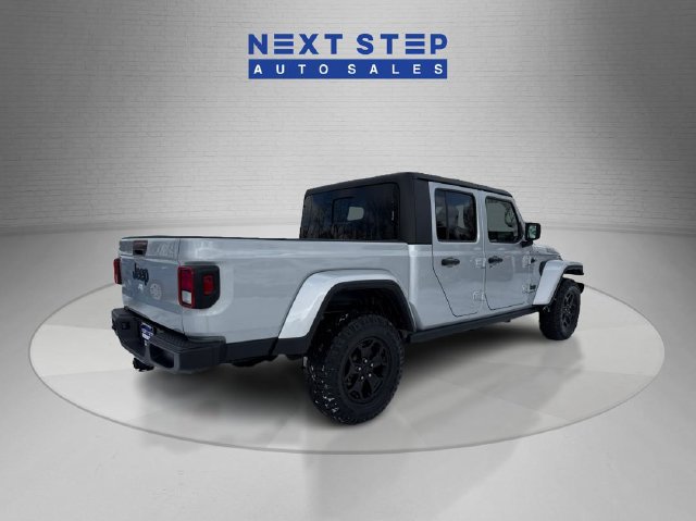 Used 2022 Jeep Gladiator Sport AWD/4WD image 8