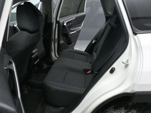 Used 2019 Toyota RAV4 LE image 15