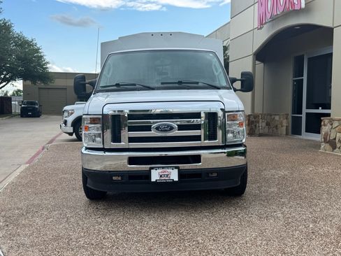 Used 2021 Ford E-350 and Econoline 350 Super Duty w/ Power Windows & Locks Group RWD image 5