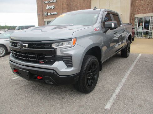 Used 2024 Chevrolet Silverado 1500 LT Trail Boss w/ LT Trail Boss Premium Package AWD/4WD image 3