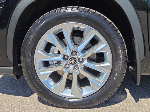 Used 2023 Toyota Highlander Limited AWD/4WD image 9