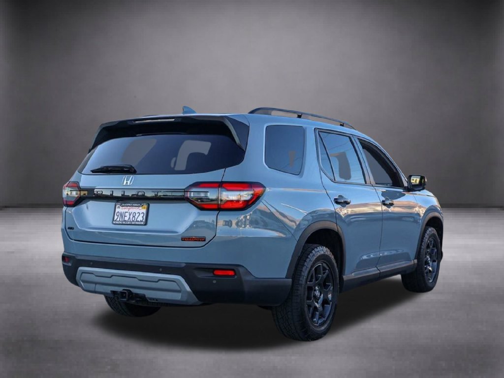 Used 2025 Honda Pilot TrailSport image 4