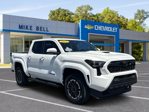 Used 2025 Toyota Tacoma TRD Sport image 1