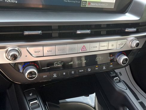 Used 2025 Kia Telluride S AWD/4WD image 17
