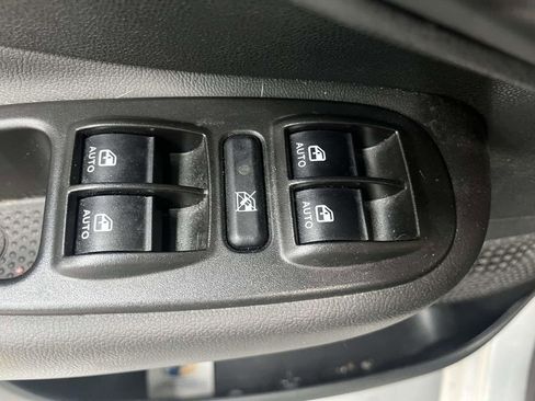 Used 2018 FIAT 500L Pop w/ Popular Equipment Group image 12