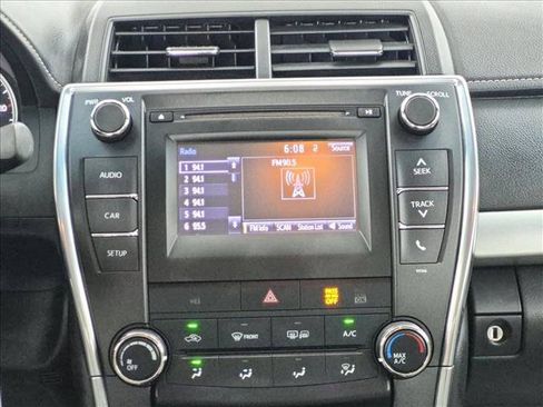 Used 2015 Toyota Camry SE FWD image 16