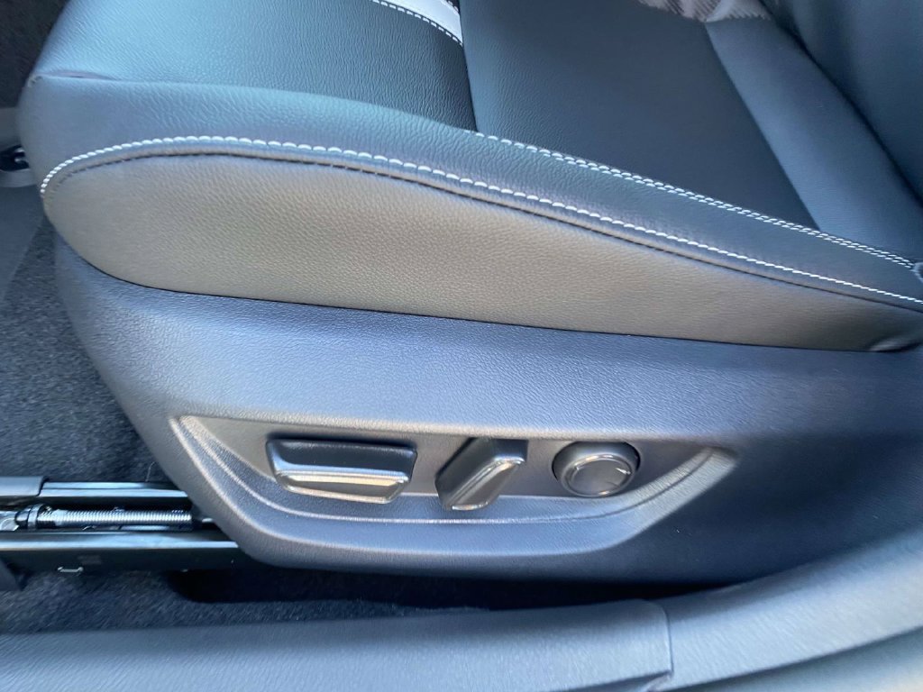 New 2026 Toyota Camry Hybrid FWD image 15