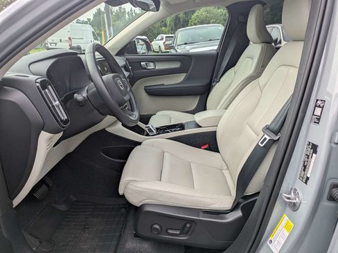 Used 2026 Volvo XC40 B5 Plus AWD/4WD image 21