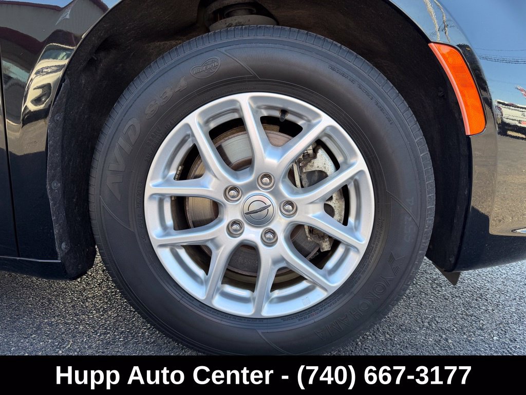 Used 2024 Chrysler Pacifica Touring-L FWD image 19