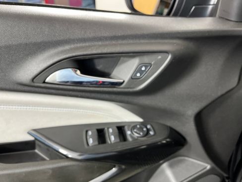 Certified 2025 Chevrolet Trax LT FWD image 24