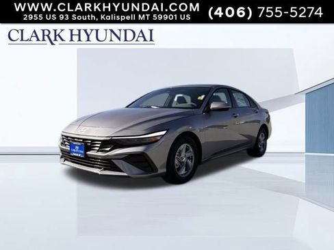 Used 2025 Hyundai Elantra SE image 1