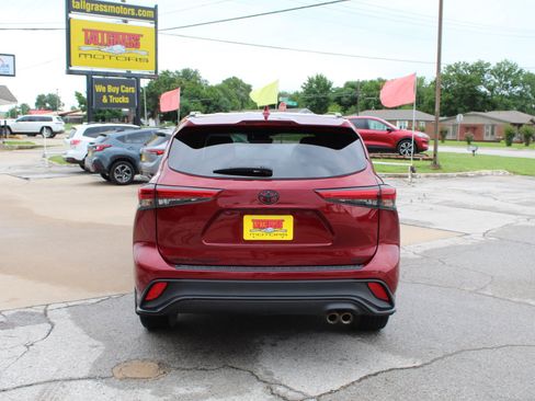 Used 2023 Toyota Highlander XSE FWD image 6