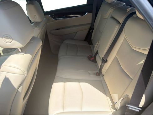 Used 2019 Cadillac XT5 Luxury FWD image 14