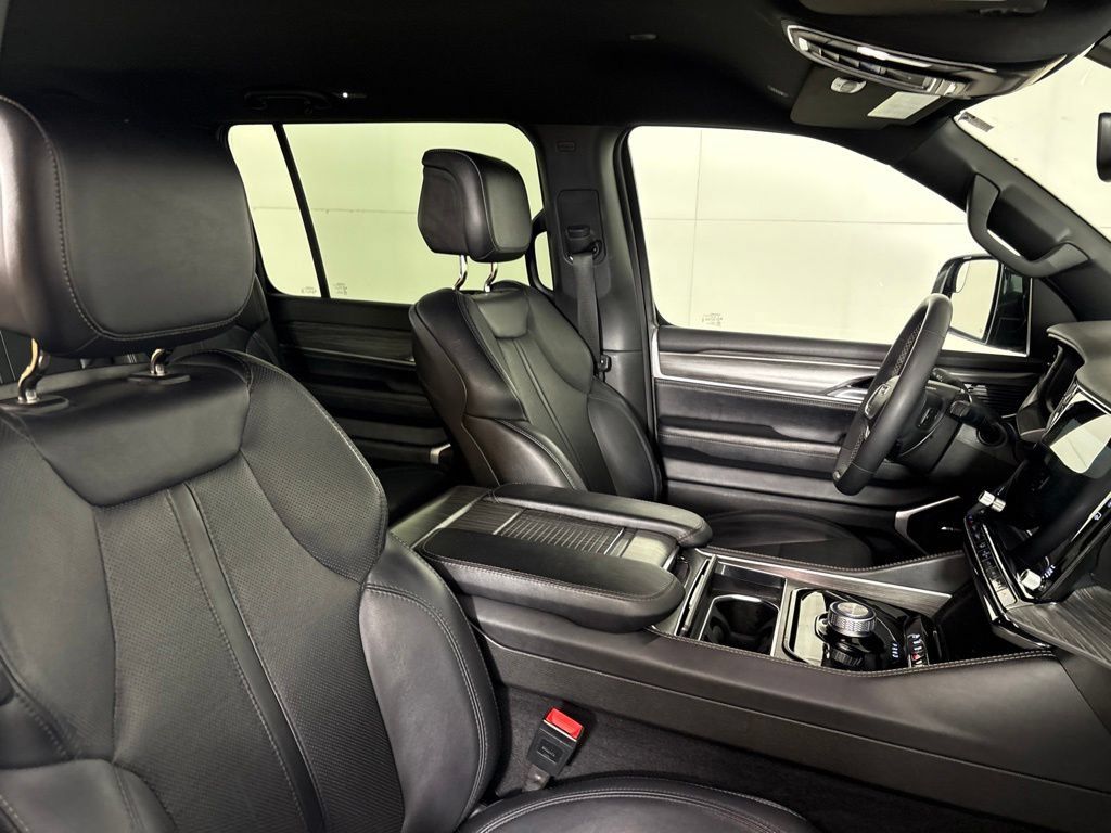 Used 2024 Jeep Wagoneer Series II w/ Flexible Seating Group RWD image 24