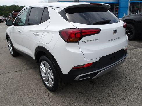 Used 2024 Buick Encore GX Preferred w/ Comfort Package AWD/4WD image 5