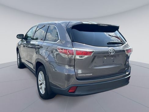 Used 2016 Toyota Highlander LE AWD/4WD image 4