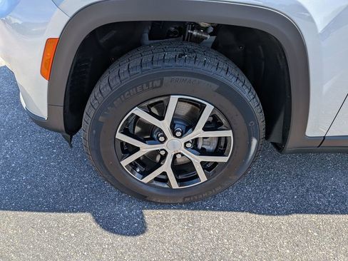 New 2025 Jeep Grand Cherokee L Limited RWD image 12