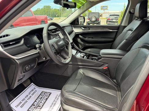 Used 2023 Jeep Grand Cherokee Limited w/ Luxury Tech Group II AWD/4WD image 10