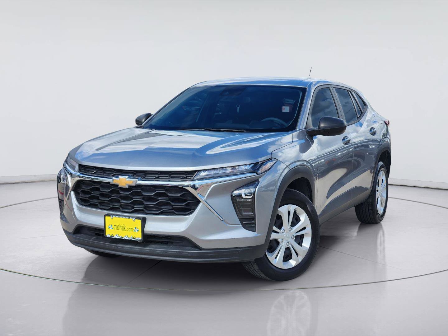Used 2025 Chevrolet Trax LS FWD image 1