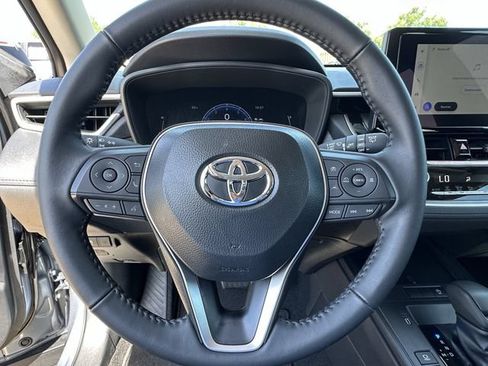 Used 2026 Toyota Corolla Cross LE FWD image 12