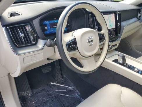 Certified 2023 Volvo XC60 B5 Core w/ Climate Package FWD image 18