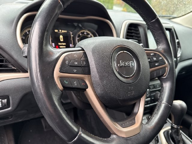 Used 2016 Jeep Cherokee Latitude w/ Comfort & Sound Group FWD image 14